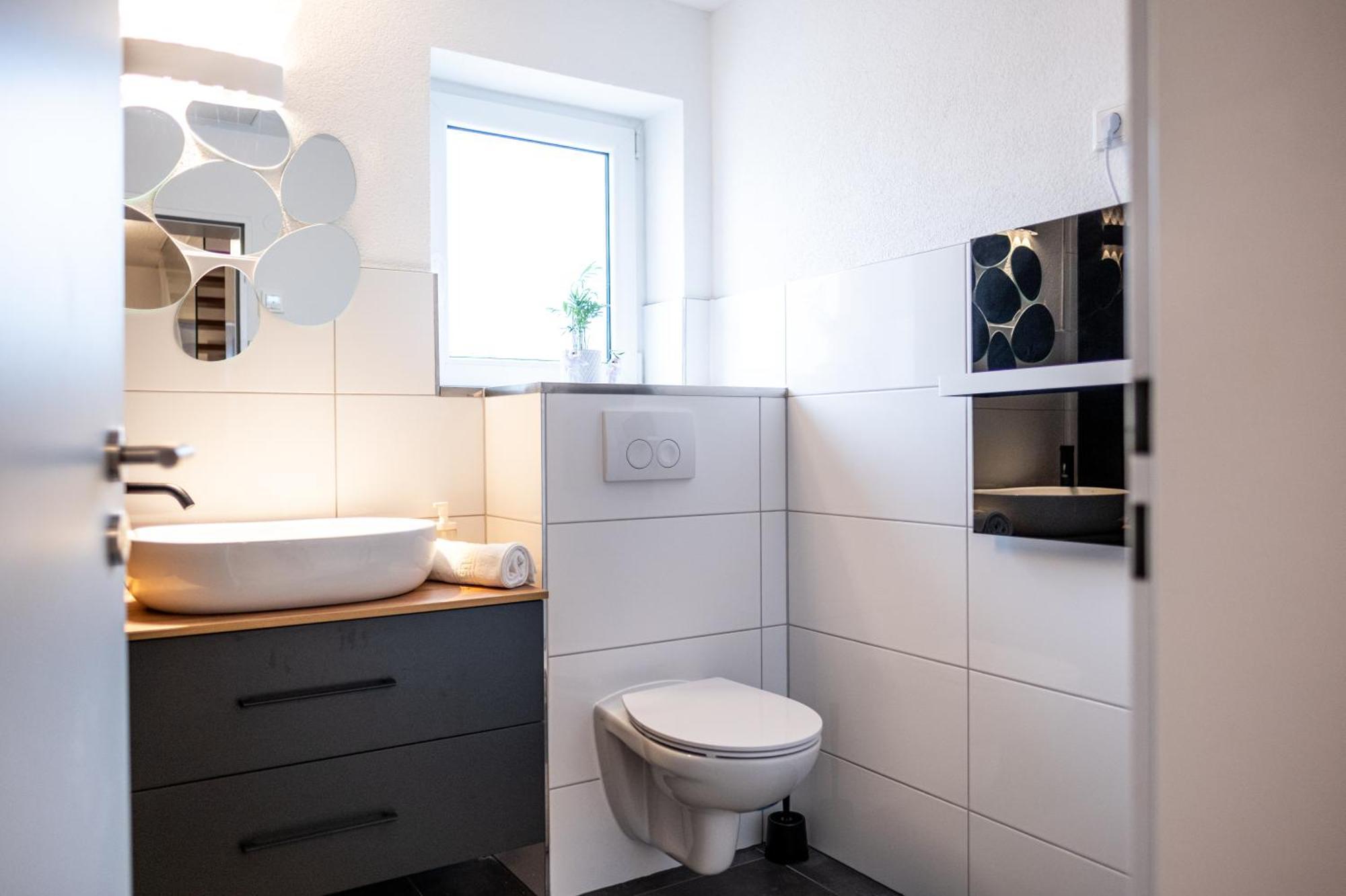 Klassen Apartments! Stadtnahes Ferienhaus* Mit Terrasse In Aulendorf * Fuer 6-8 Personen Exterior foto