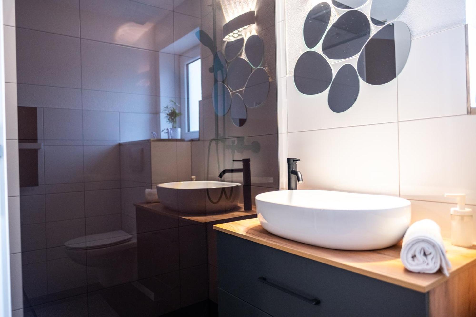 Klassen Apartments! Stadtnahes Ferienhaus* Mit Terrasse In Aulendorf * Fuer 6-8 Personen Exterior foto